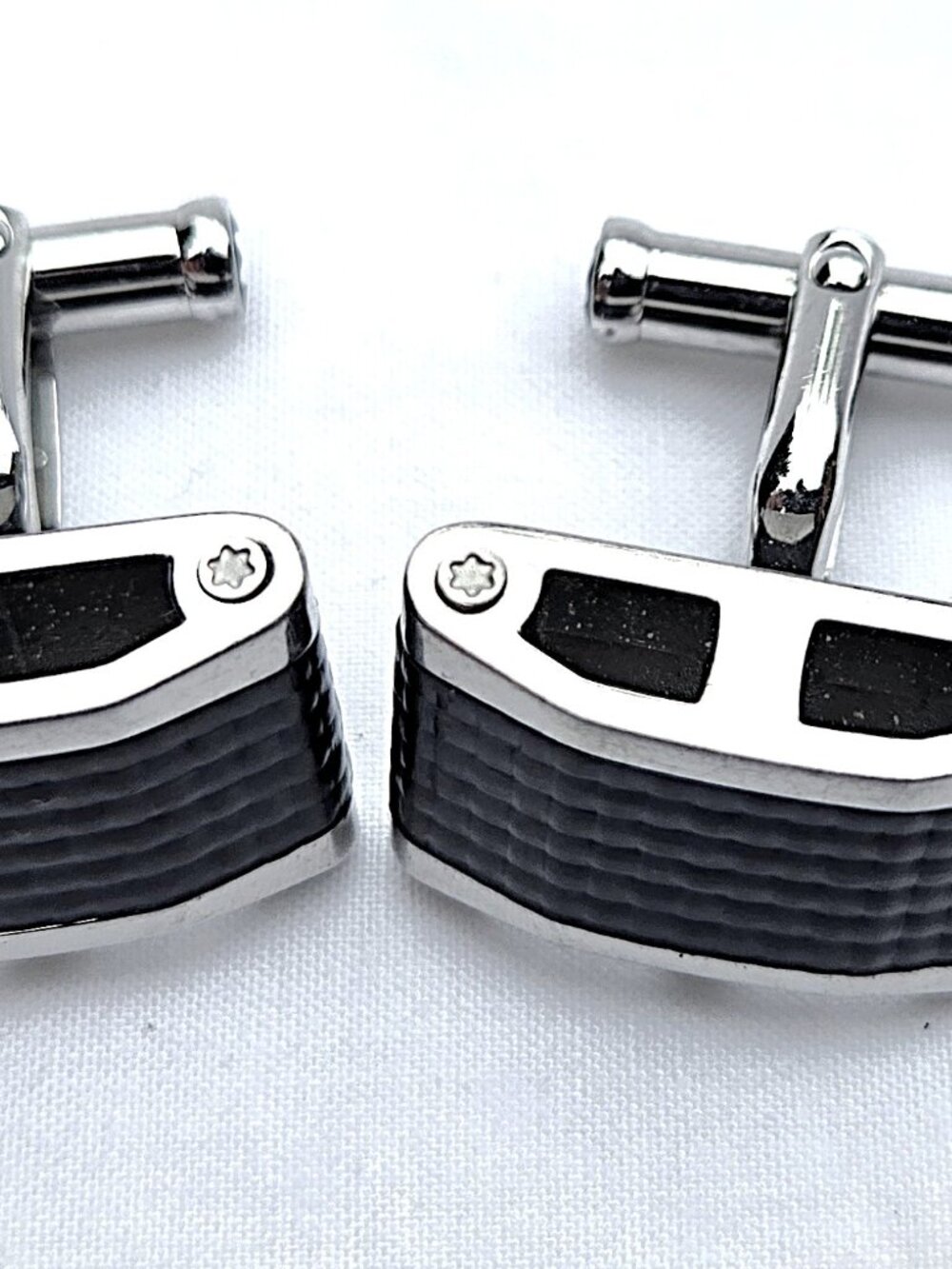 Men’s Carbon Fiber-Style Cuff Links – Modern Inspired Design